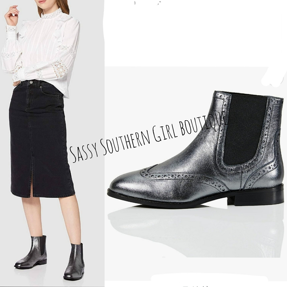 🆕⭐ Leather pewter metallic Matilda boots
